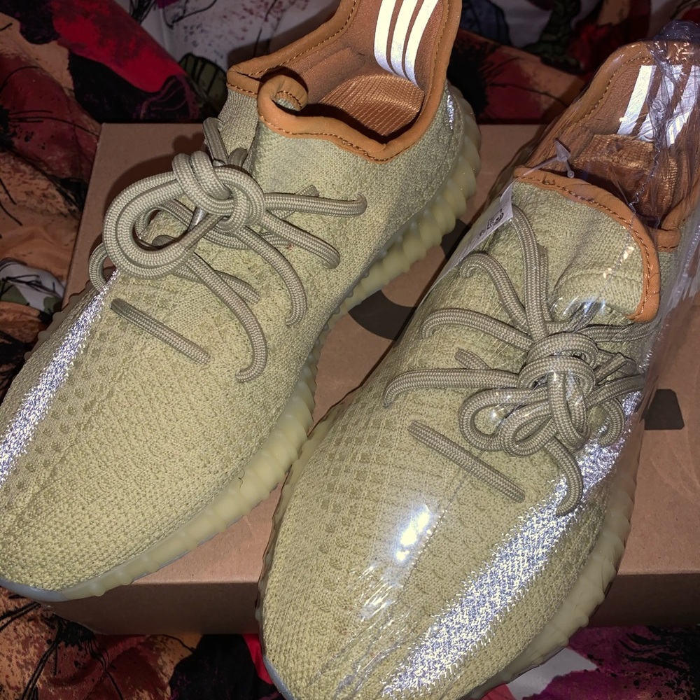 YEEZY BOOST 350 V2